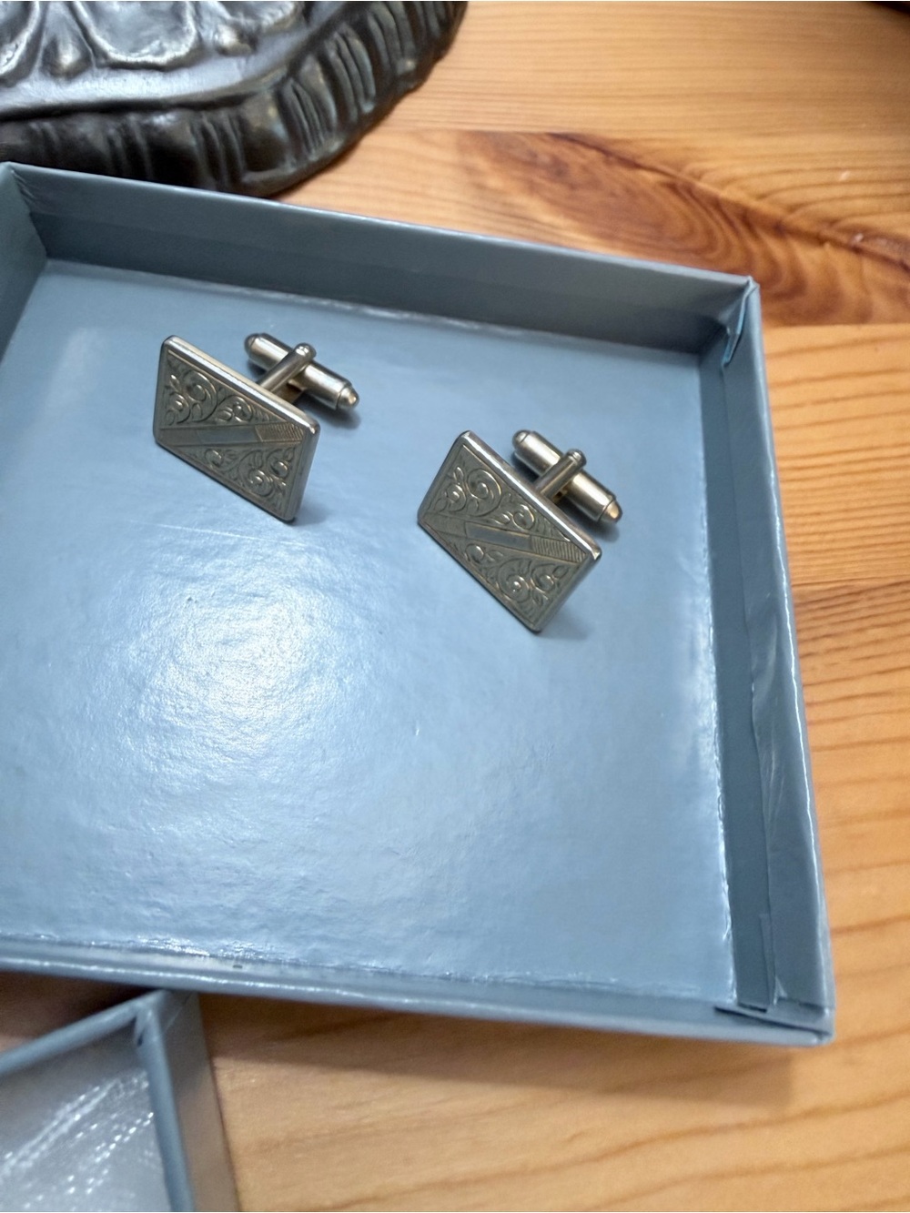 Engraved Rectangular gold Cufflinks - Picture 3 of 6
